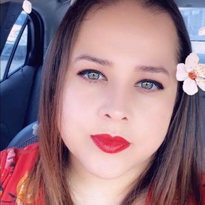 Meet your Posher, Lorena